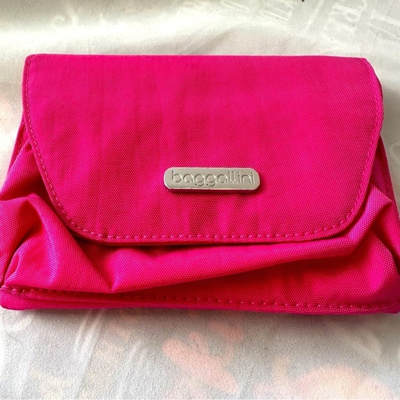 Baggallini Pink Mini Convertible Crossbody Wallet - Picture 1 of 9